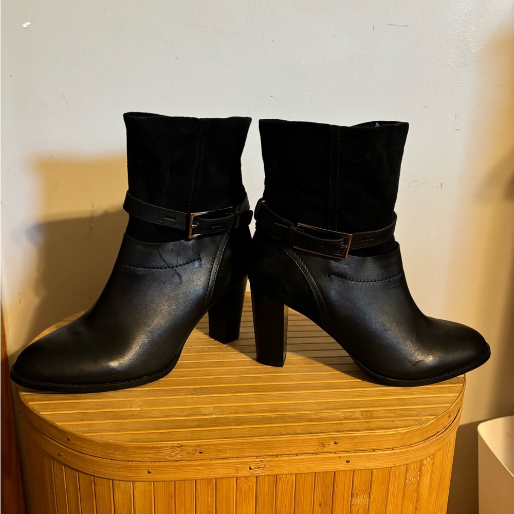 Clark’s Artisan leather ankle boots with suede upper. Color: Black Size: 9.5